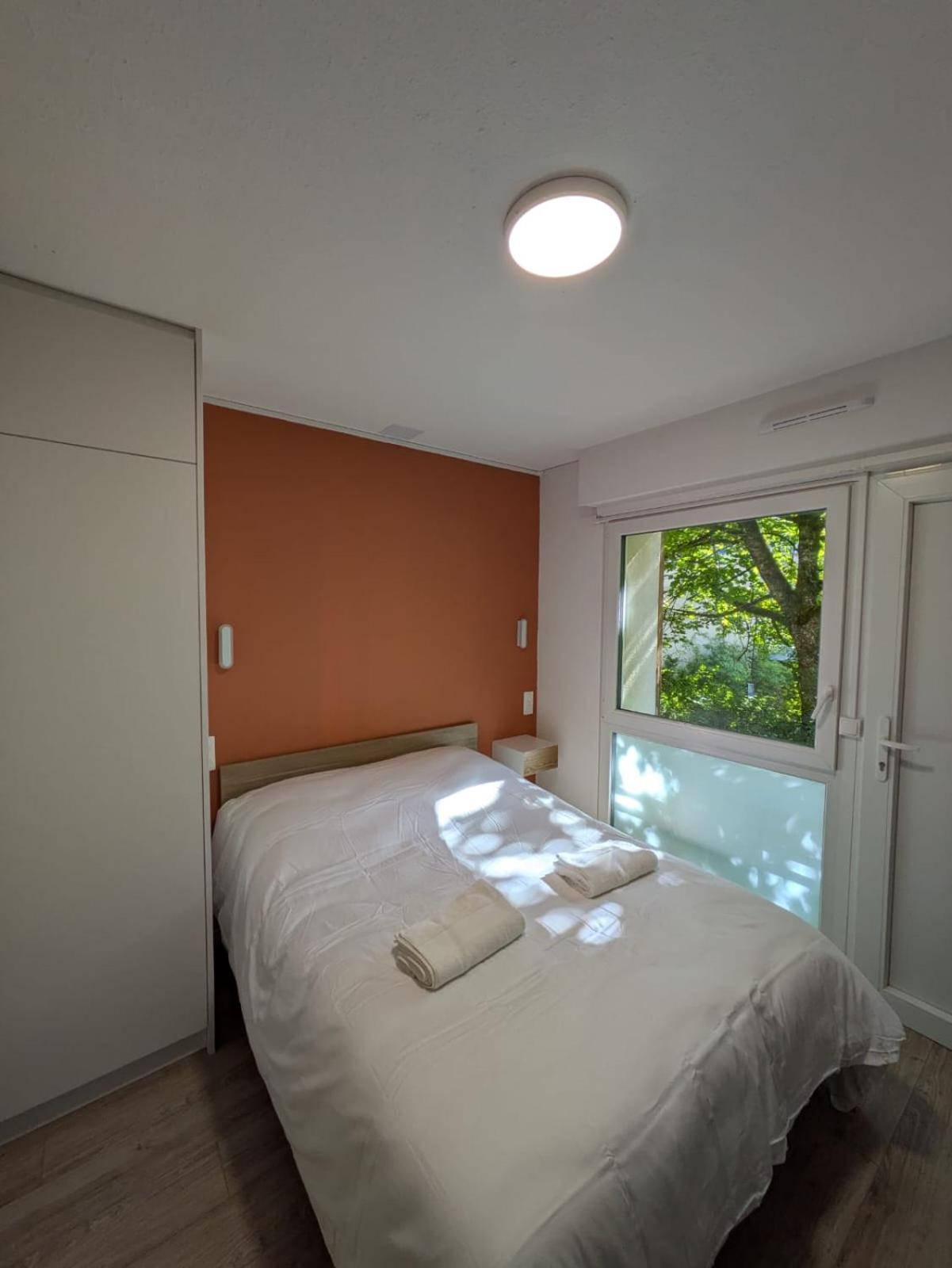Rez De Chaussee Avec Terrasse Centre Thermal Et Touristique - Casa Apartment